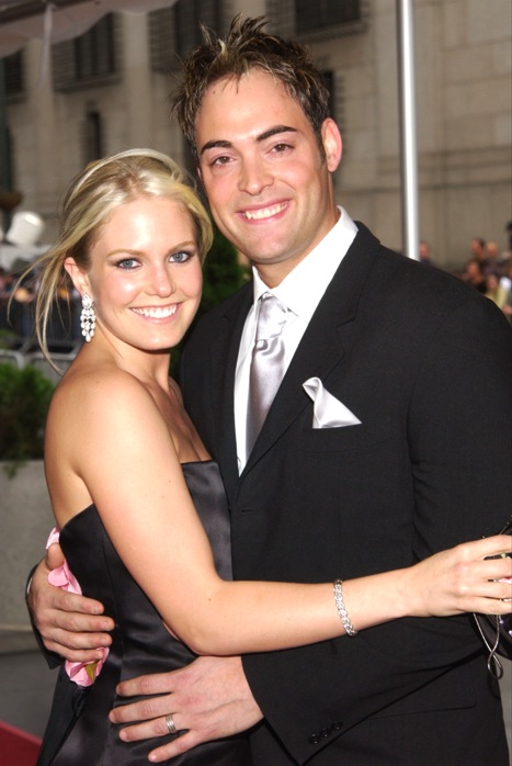 artie0033.jpg - Terri and Artie at the 29th Daytime Emmy Awards on May 17, 2002 (Photo by Lawrence Lucier)  (Thanks to 'Julie Pinson Online' for this picture)