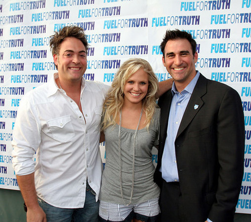 artie0049.jpg - Terri and Artie at the Fuel For Truth charity event at Sol in NYC on July 21, 2006