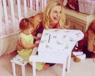 children0018.jpg - Terri and Julia in 2005 (Photo by Arthur Cohen)