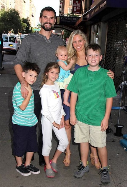 children0049.jpg - Terri with Keira, Julia, Aidan, Roman, and Austin in August 2013 - courtesy of Terri's Twitter page