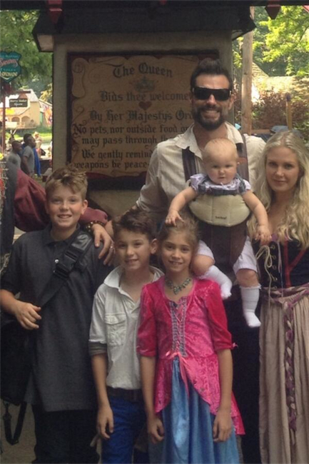 children0050.jpg - Terri with Keira, Julia, Aidan, Roman, and Austin in August 2013 - courtesy of Terri's Twitter page