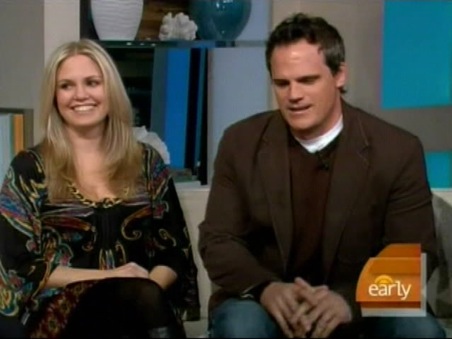2009ES7b.jpg - Terri with Michael Park at the CBS Early Show (November 7, 2009)