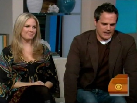 2009ES7c.jpg - Terri with Michael Park at the CBS Early Show (November 7, 2009)