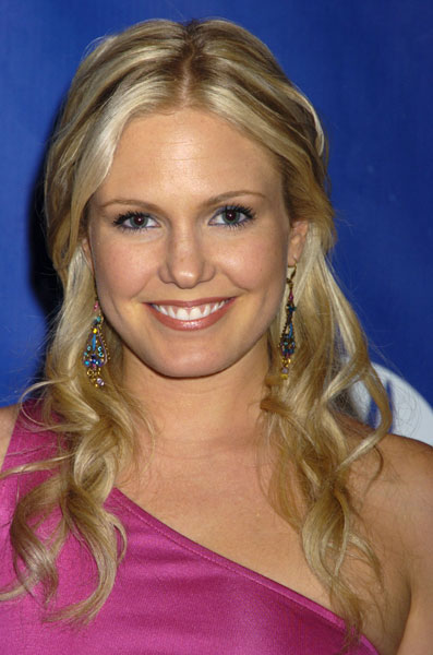 t0224.jpg - Terri at the Creative Craft Daytime Emmys on May 14, 2005 (Thanks to 'Julie Pinson Online' for this picture)