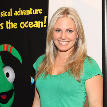 t0489.jpg - Terri at the opening night of ImaginOcean on March 31, 2010 at New World Stages, New York City, New York (photo by Tristan Fuge)
